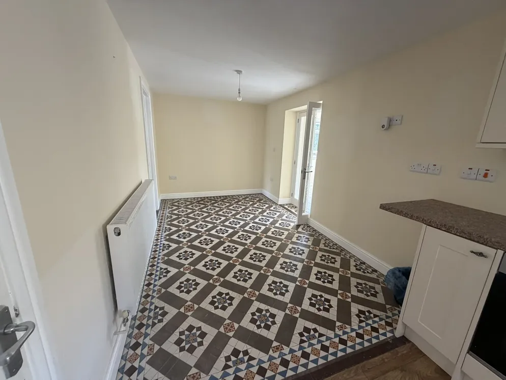 Property carousel item 4