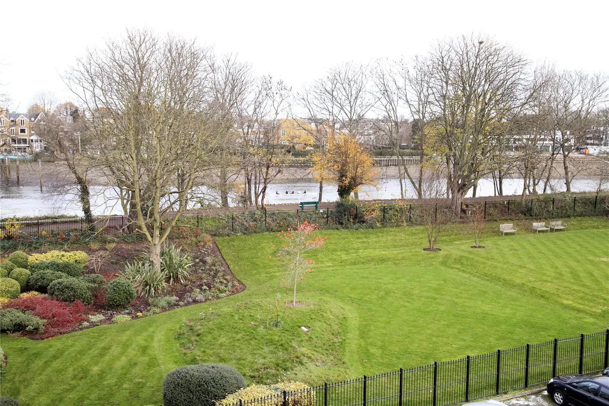 Strand Drive, Richmond, TW9 photo 2