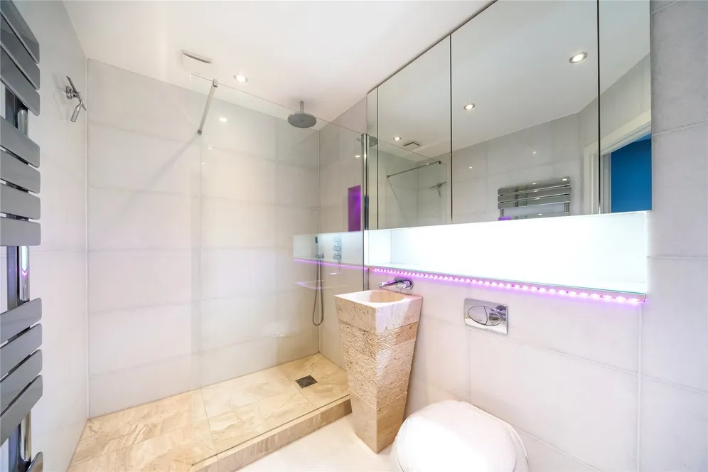 Strand Drive, Richmond, TW9 photo 9