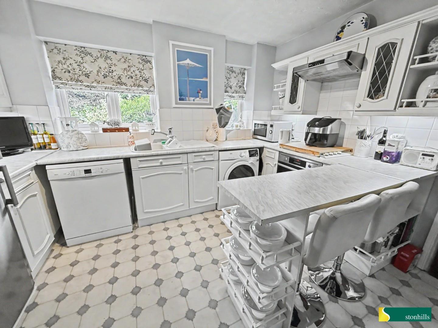 Frosty Hollow, East Hunsbury, Northampton Image 7