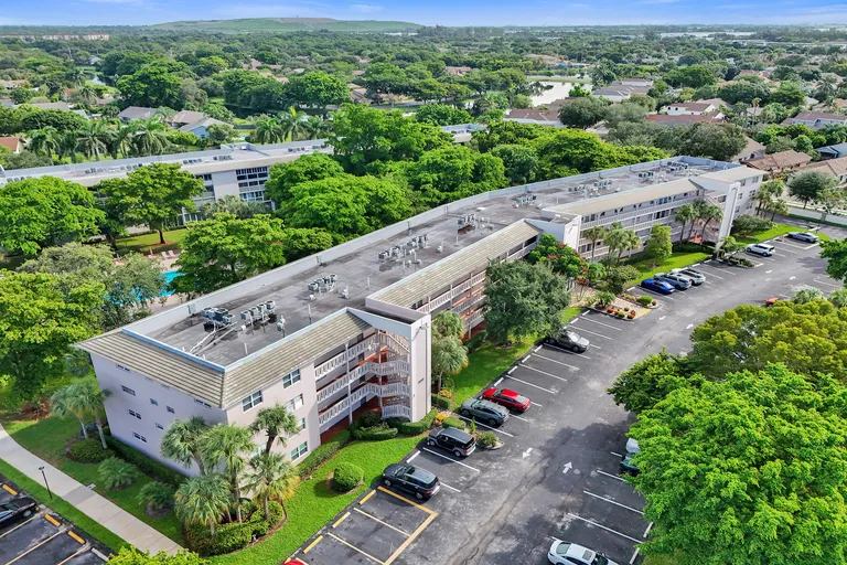 2003 Granada Dr, Coconut Creek, FL 33066