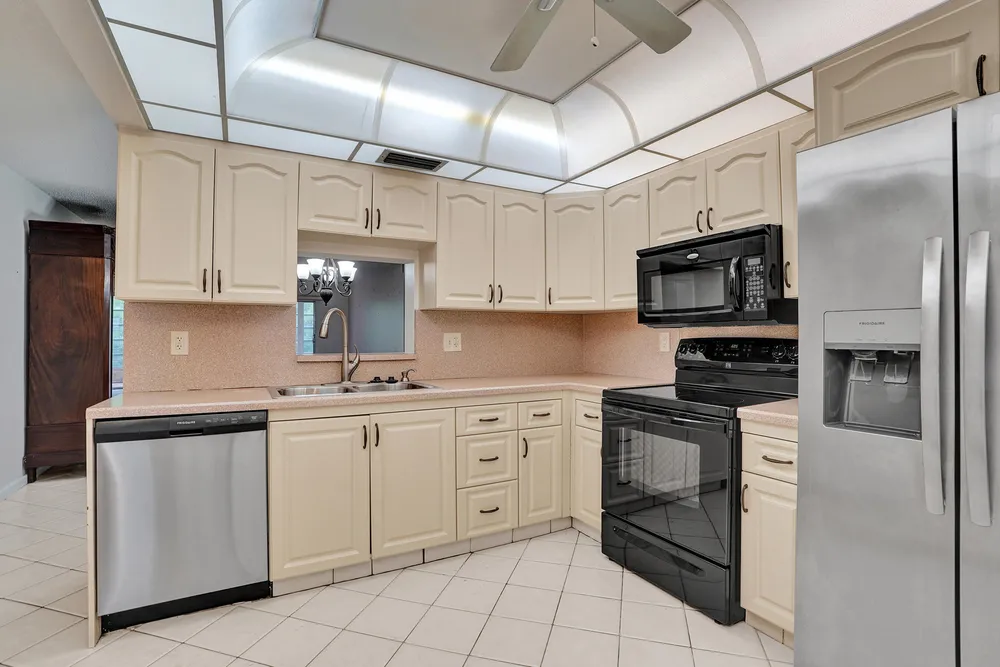 2003 Granada Dr, Coconut Creek, FL 33066