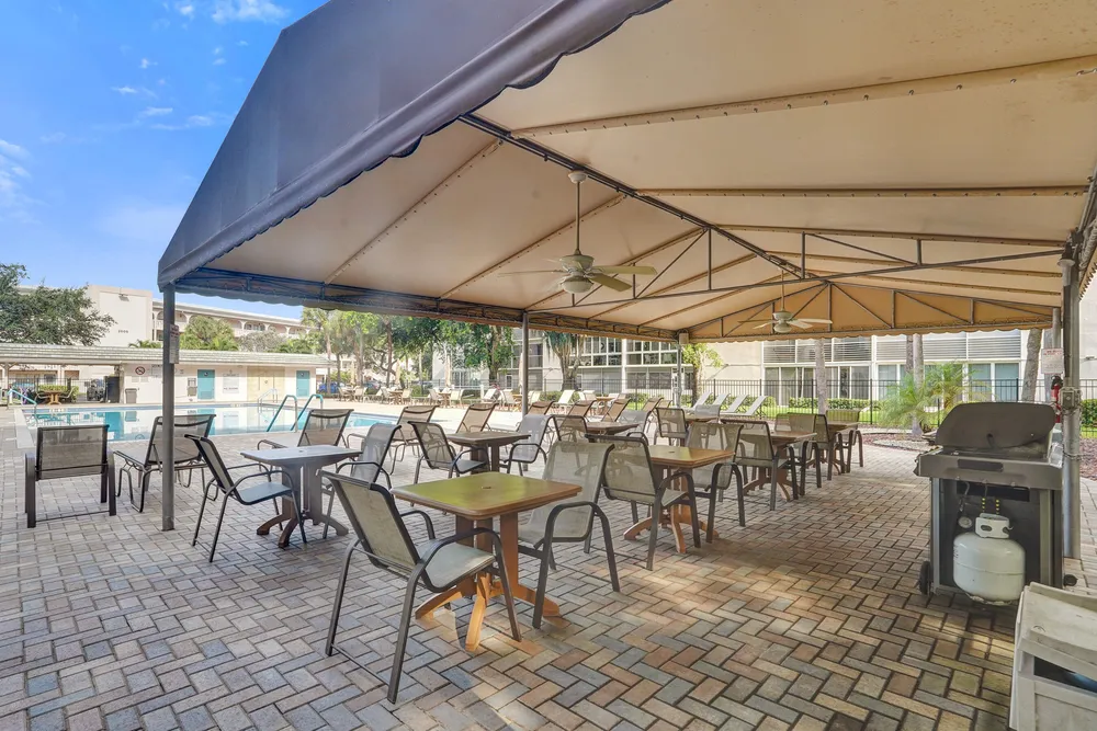 2003 Granada Dr, Coconut Creek, FL 33066