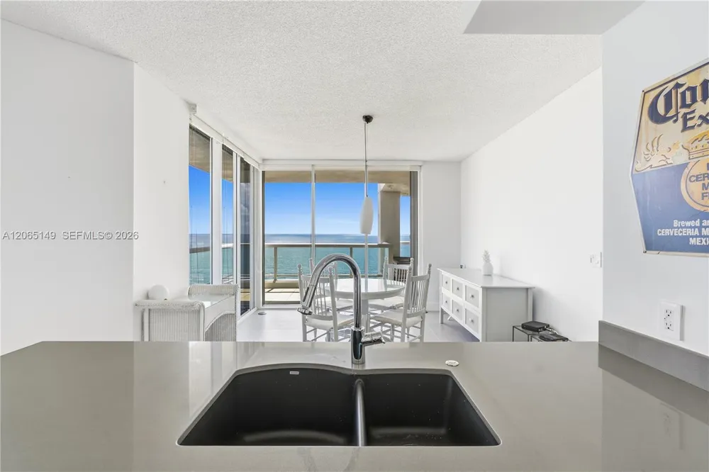 4201 Collins Ave, Miami Beach, FL 33140