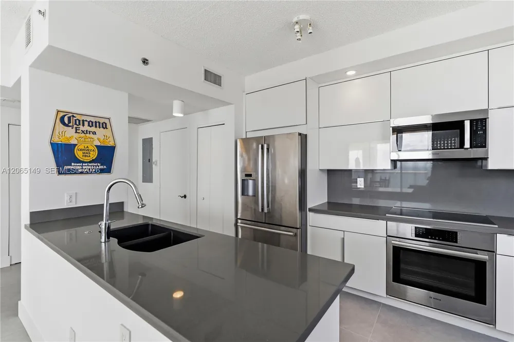 4201 Collins Ave, Miami Beach, FL 33140