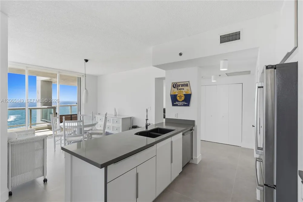 4201 Collins Ave, Miami Beach, FL 33140