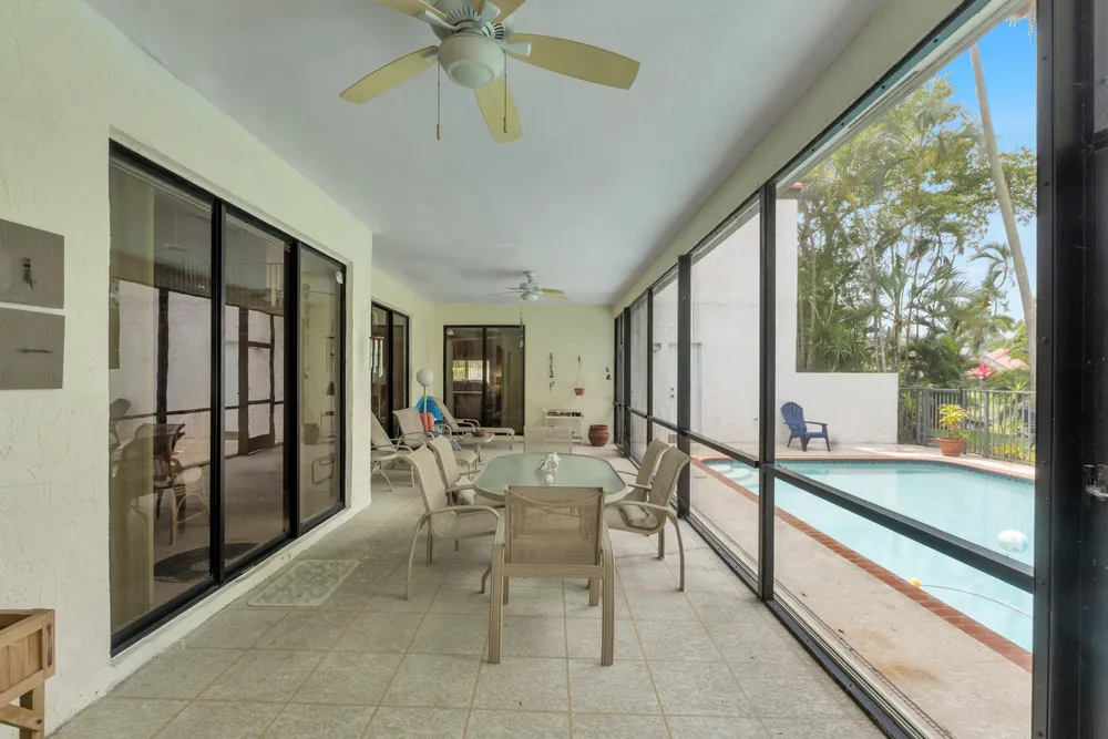5040 NW 88th Ln, Coral Springs, FL 33067