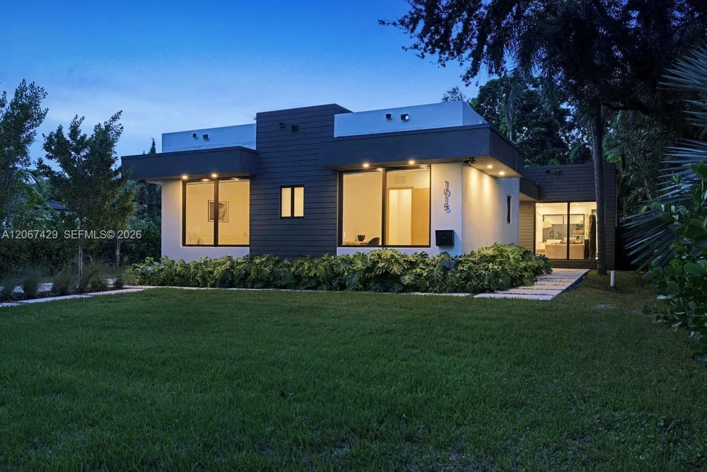 1015 NE 114th St, Biscayne Park, FL 33161