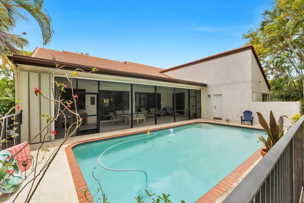 5040 NW 88th Ln, Coral Springs, FL 33067
