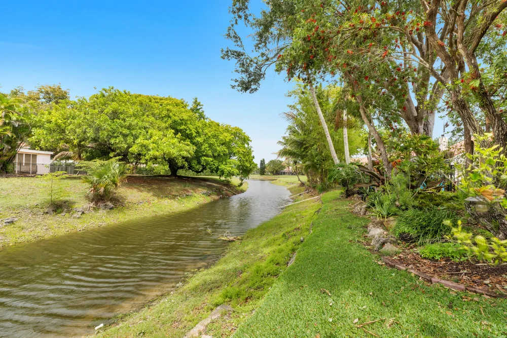 5040 NW 88th Ln, Coral Springs, FL 33067