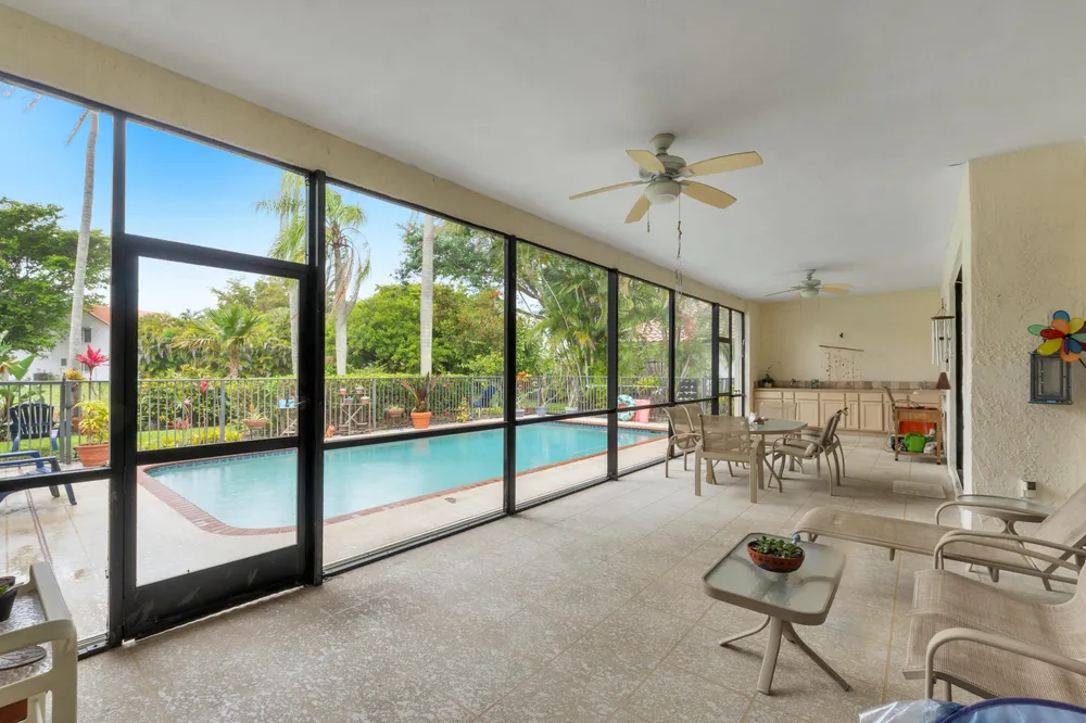 5040 NW 88th Ln, Coral Springs, FL 33067