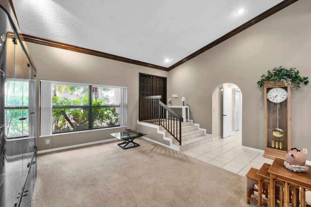5040 NW 88th Ln, Coral Springs, FL 33067