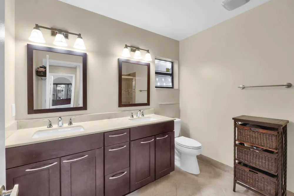 5040 NW 88th Ln, Coral Springs, FL 33067