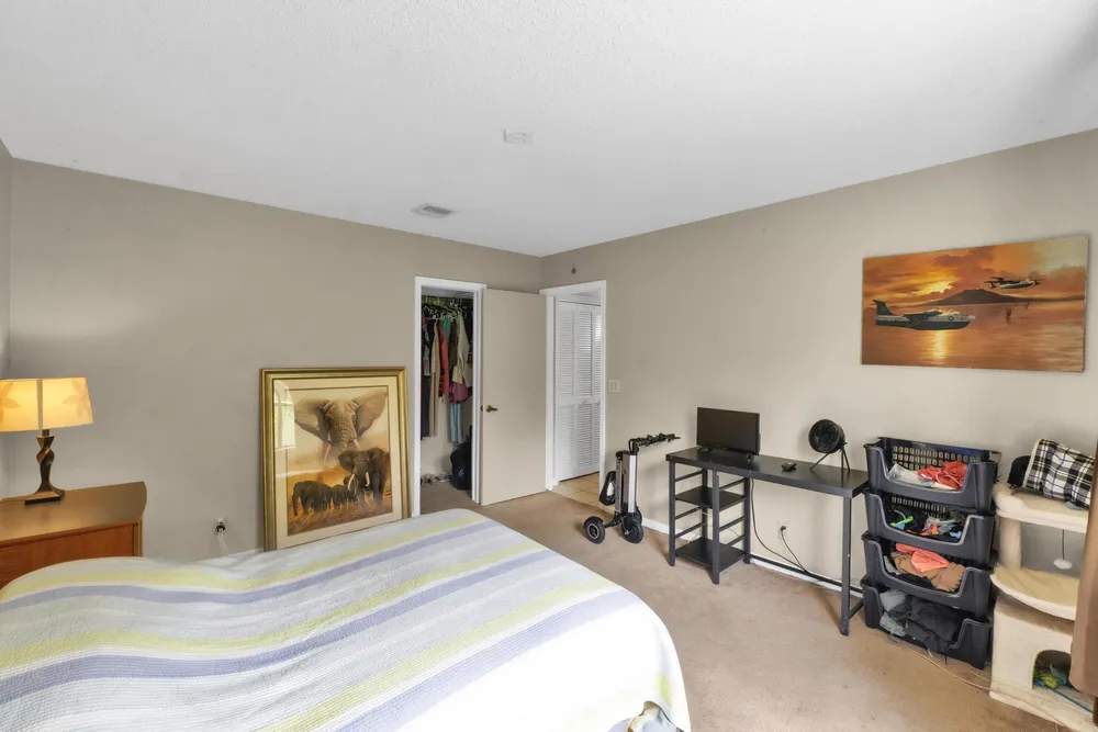 5040 NW 88th Ln, Coral Springs, FL 33067