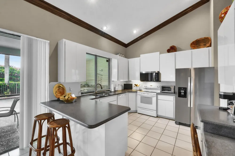 5040 NW 88th Ln, Coral Springs, FL 33067