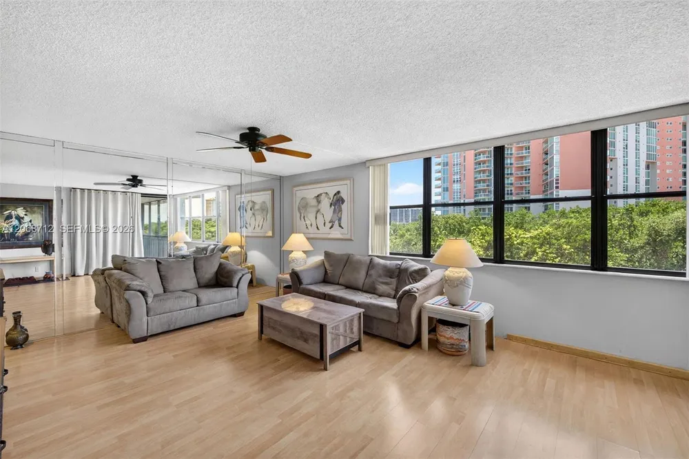 3350 NE 192nd St, Aventura, FL 33180