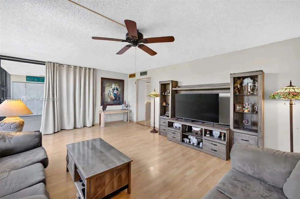3350 NE 192nd St, Aventura, FL 33180