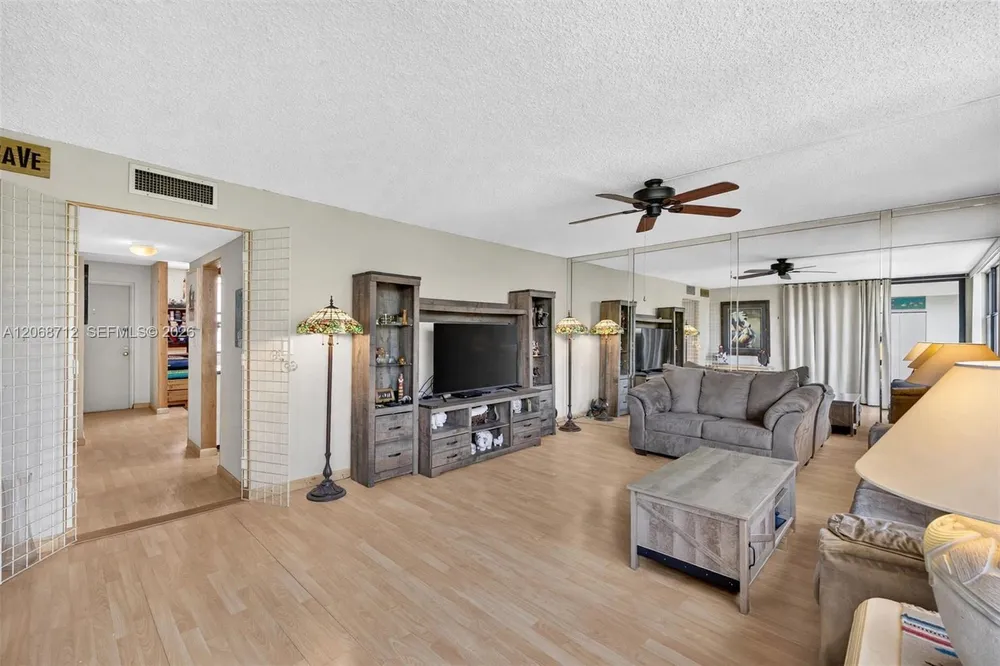 3350 NE 192nd St, Aventura, FL 33180