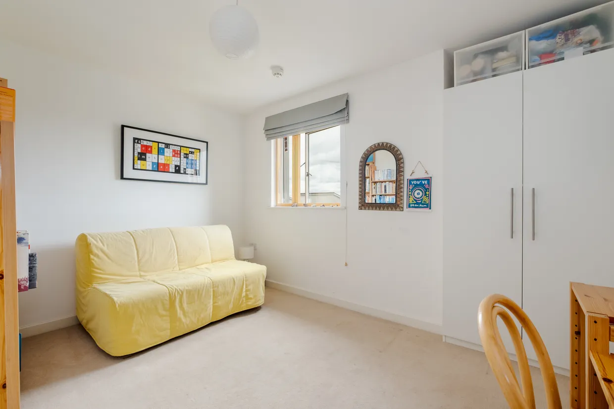 Clock View Crescent, London, N7 photo 13