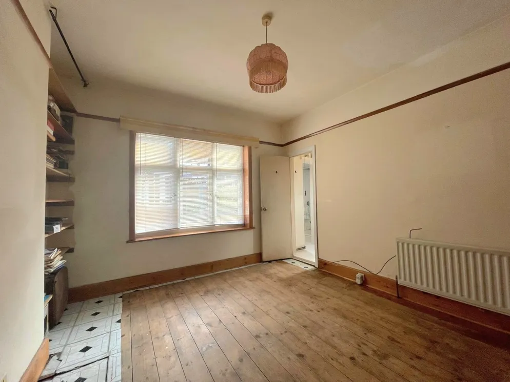 Property carousel item 11
