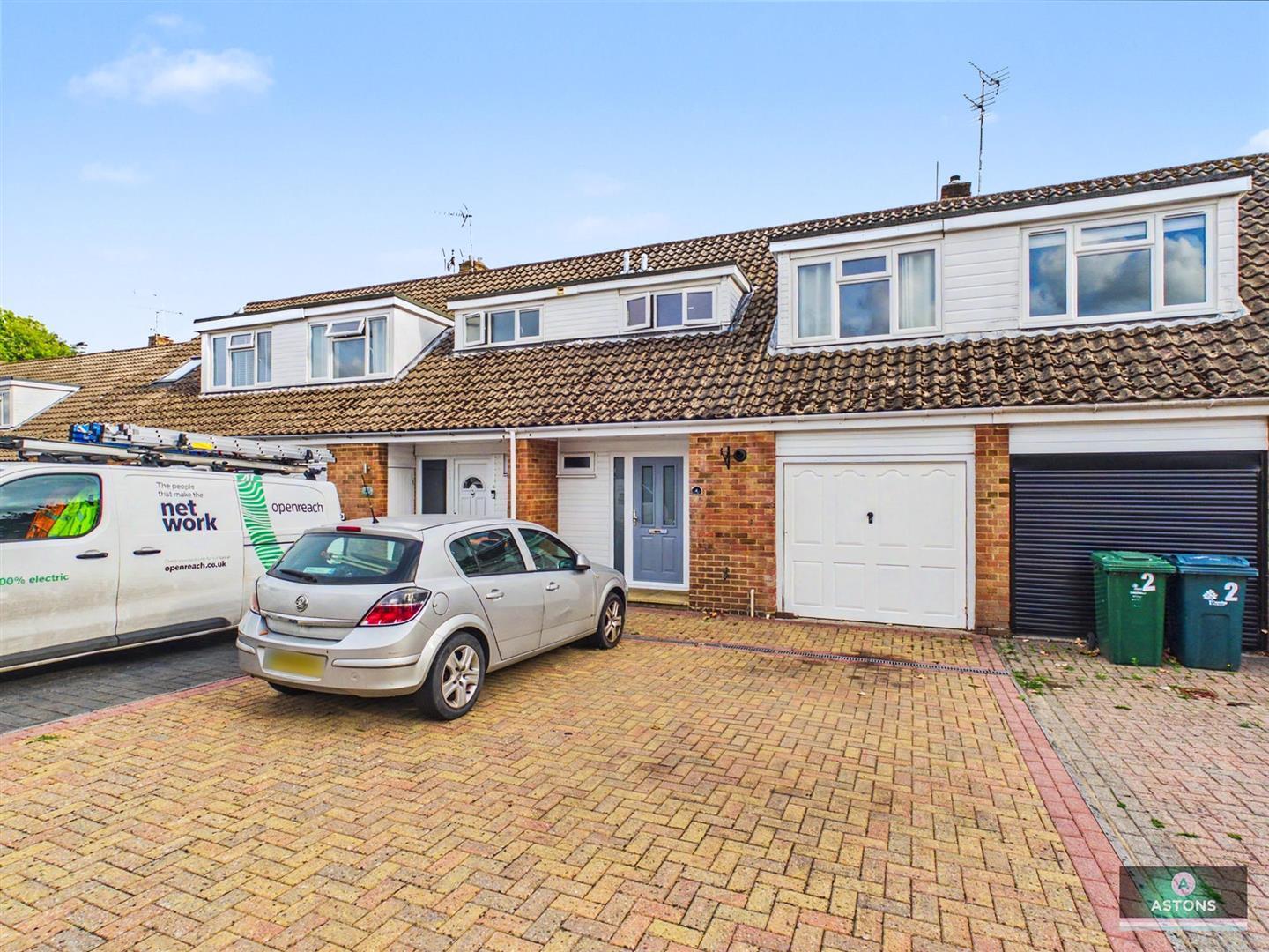 Old Manor Close, Ifield Green Image 1