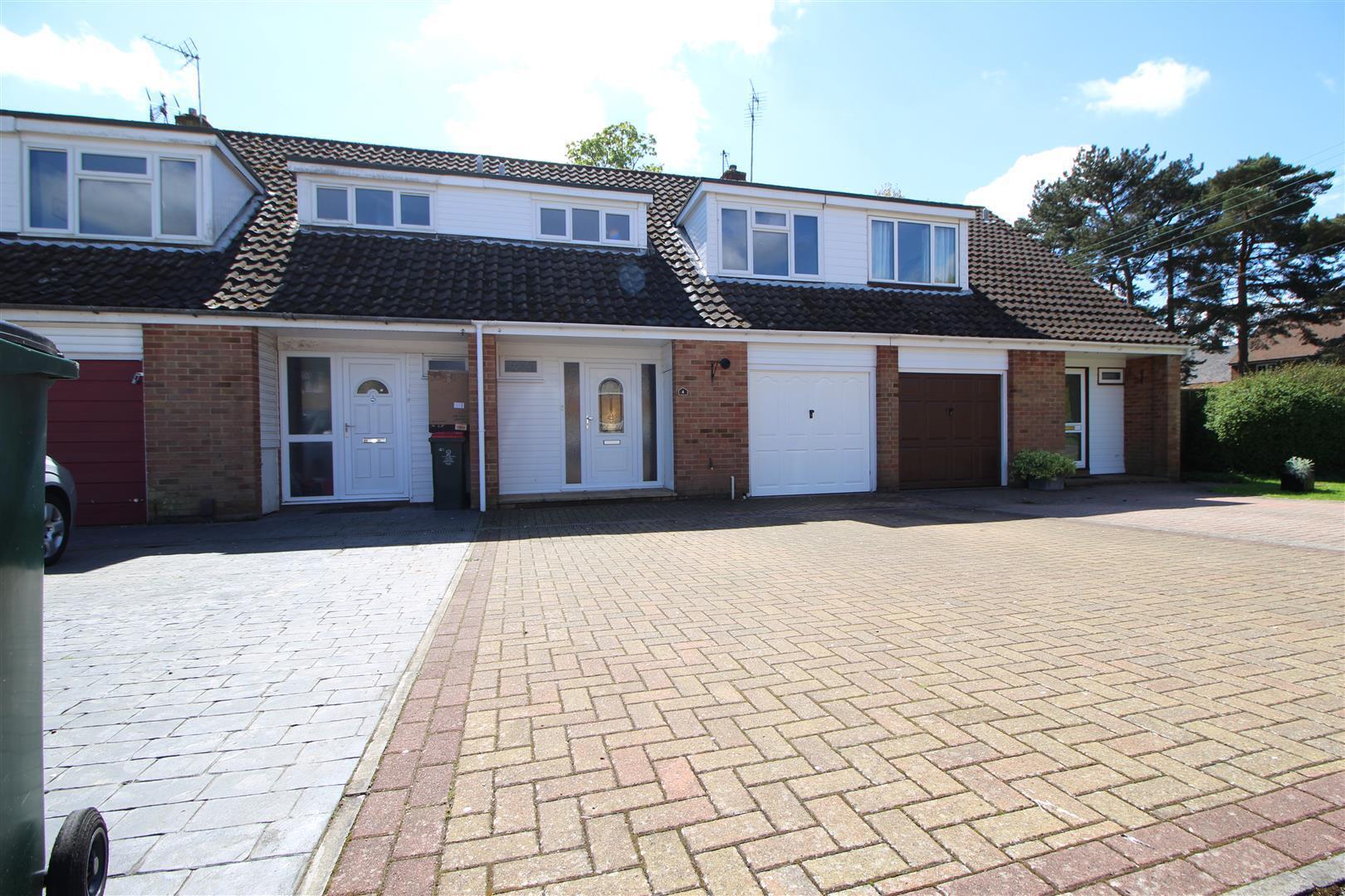 Old Manor Close, Ifield Green Image 15