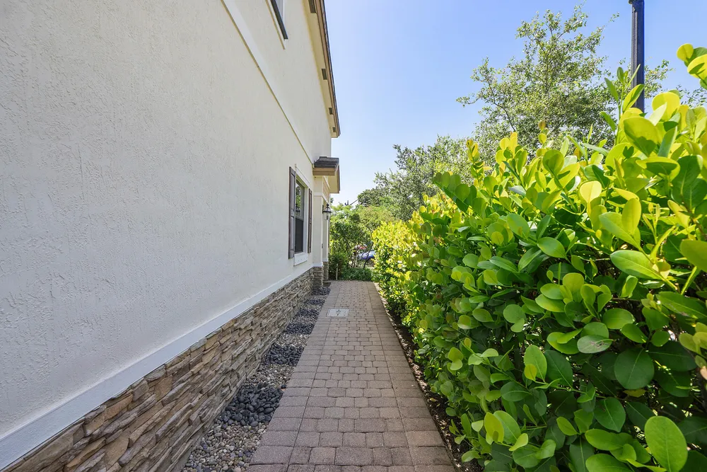 4721 Santa Cruz Way, Davie, FL 33314
