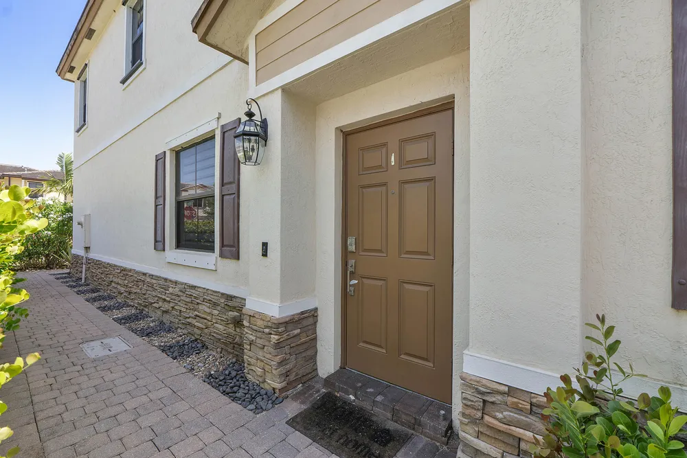 4721 Santa Cruz Way, Davie, FL 33314
