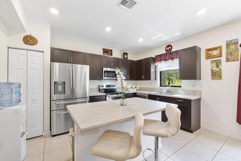 4721 Santa Cruz Way, Davie, FL 33314