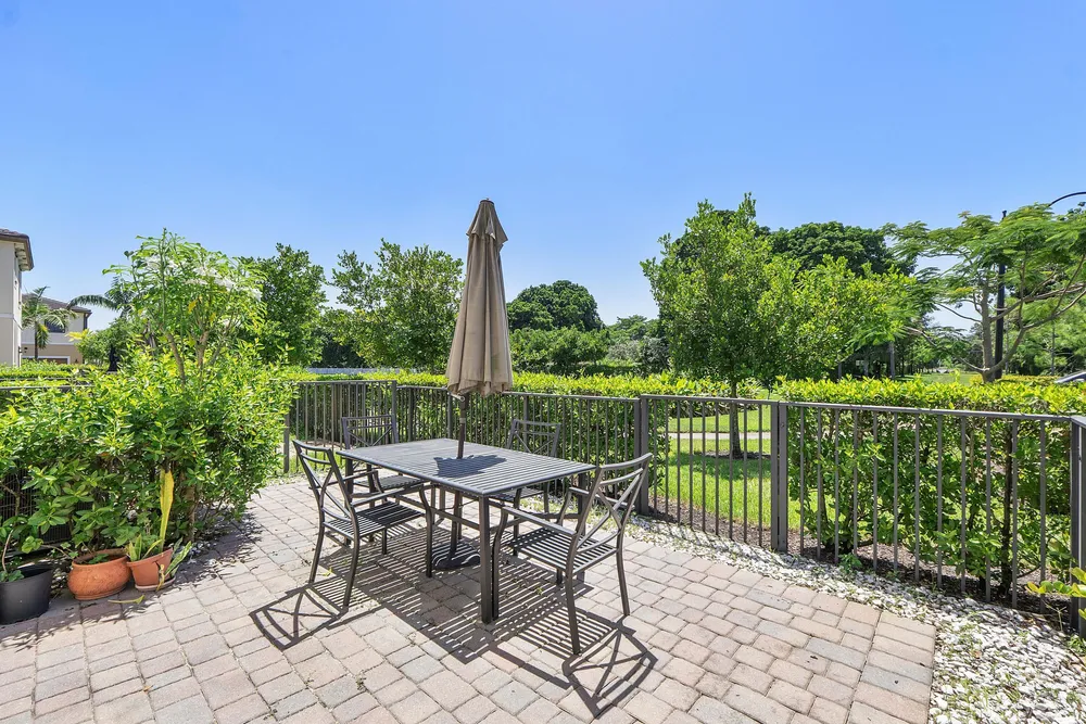 4721 Santa Cruz Way, Davie, FL 33314