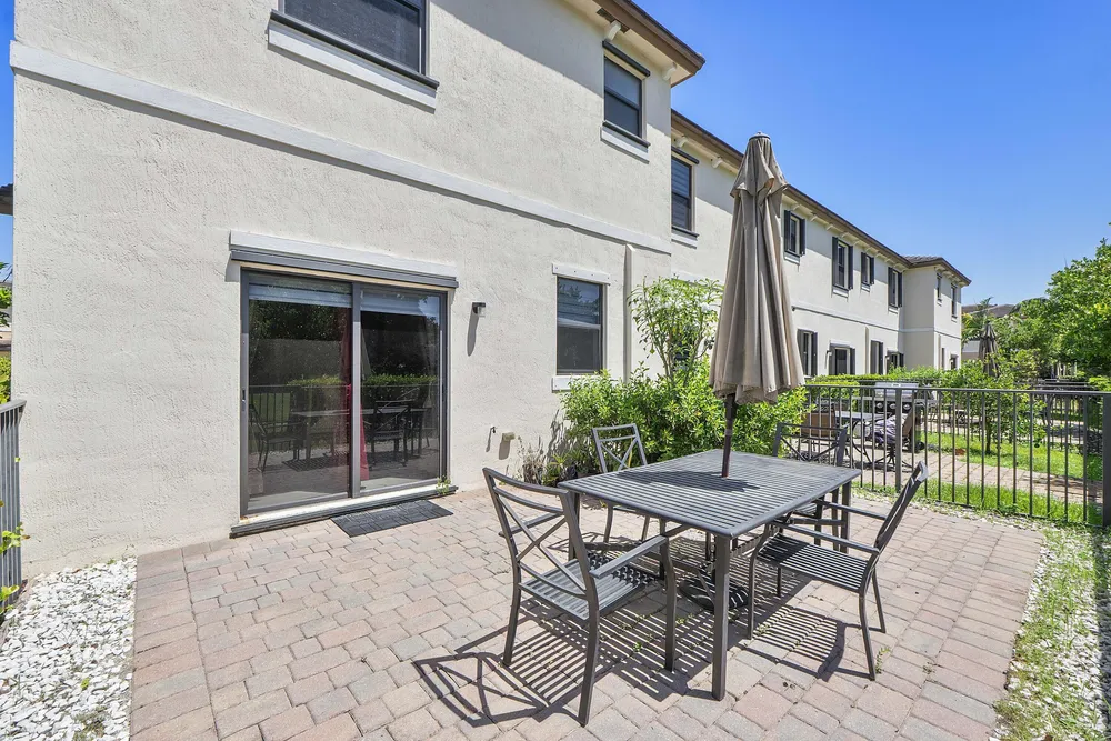 4721 Santa Cruz Way, Davie, FL 33314