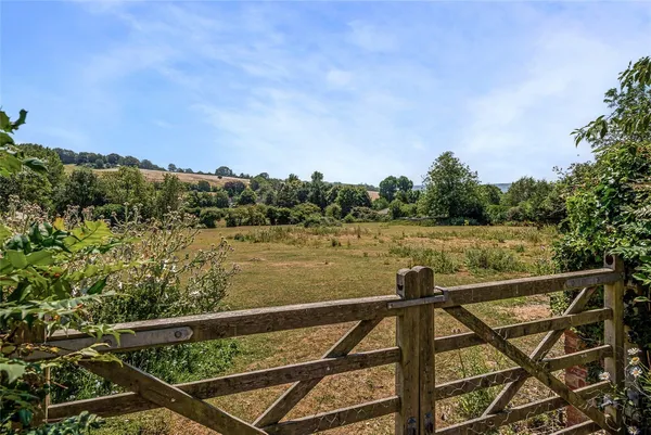 East Street, Amberley, BN18 photo 19