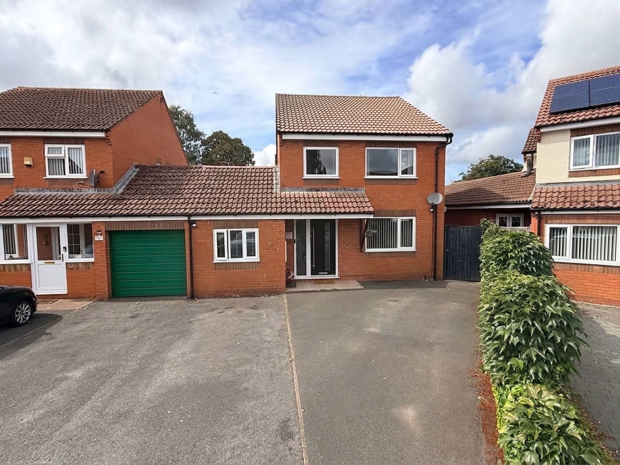 Dowell Close, Taunton Image 1