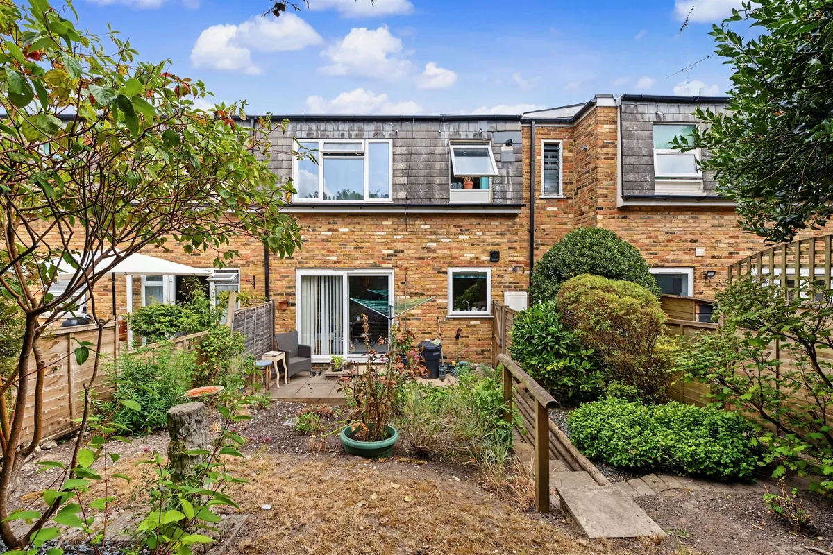 Mansard Close, Tring