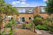 Mansard Close, Tring