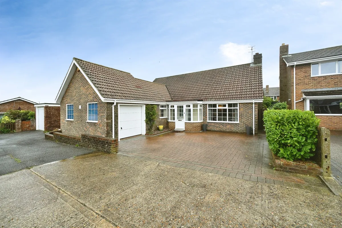 Mount Caburn Crescent, Peacehaven