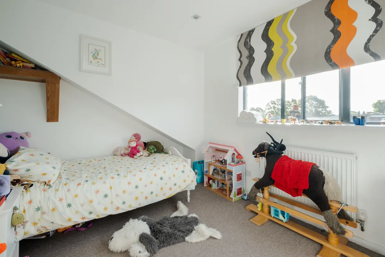 Hamilton Road, London, N2 photo 12
