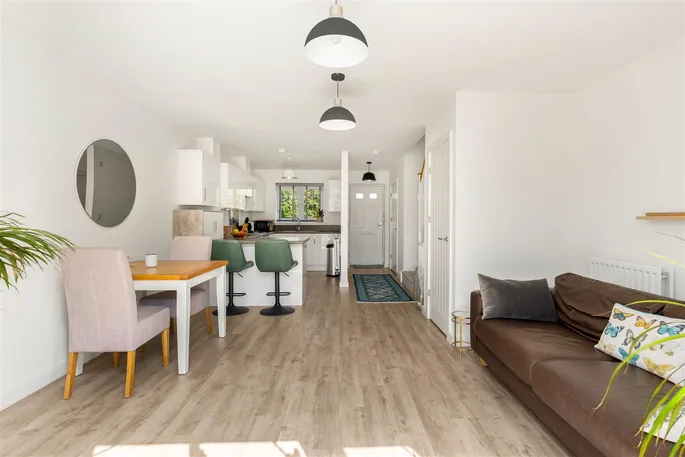 Property carousel image 10
