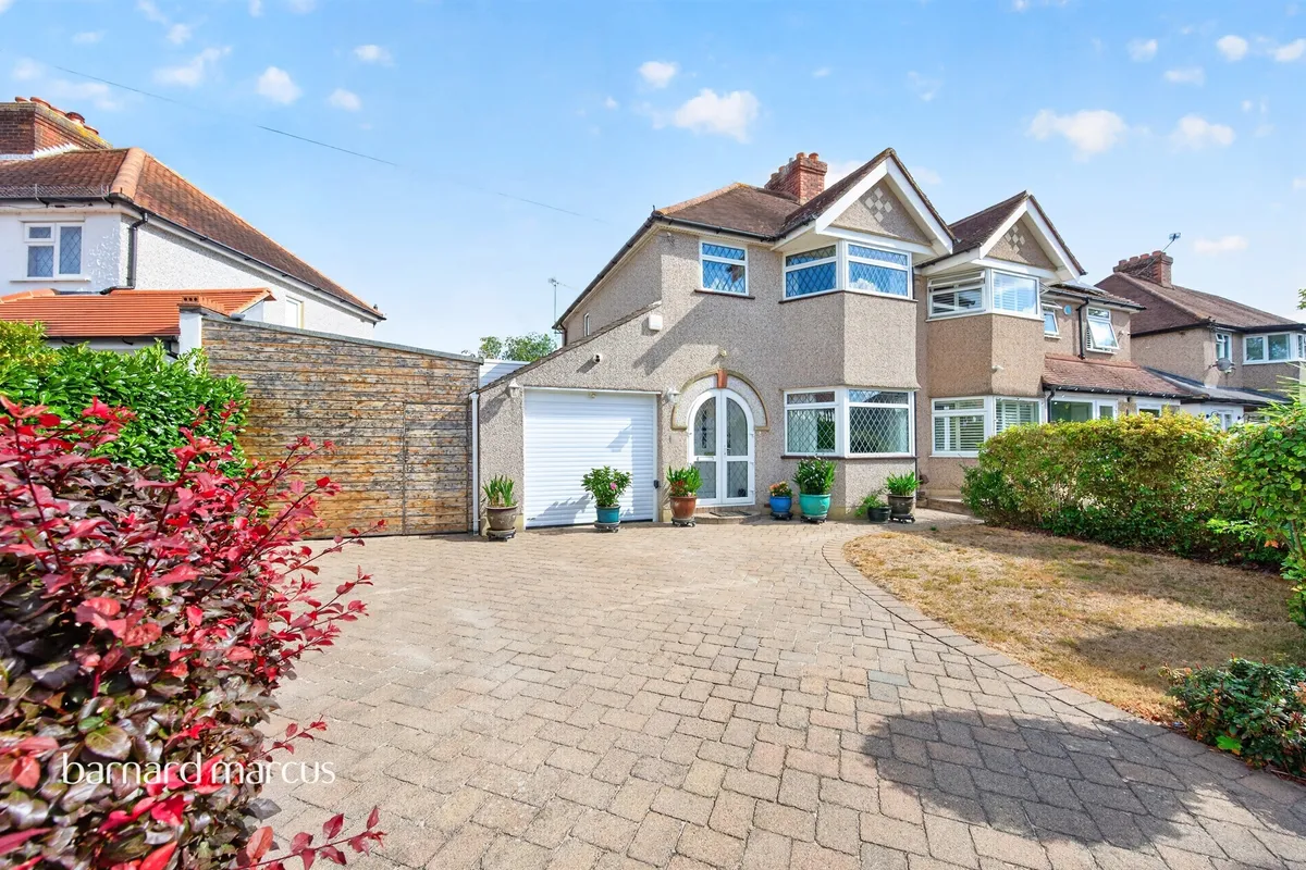 Elm Way, Epsom
