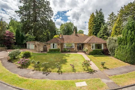 Broomfield Park, Westcott, RH4