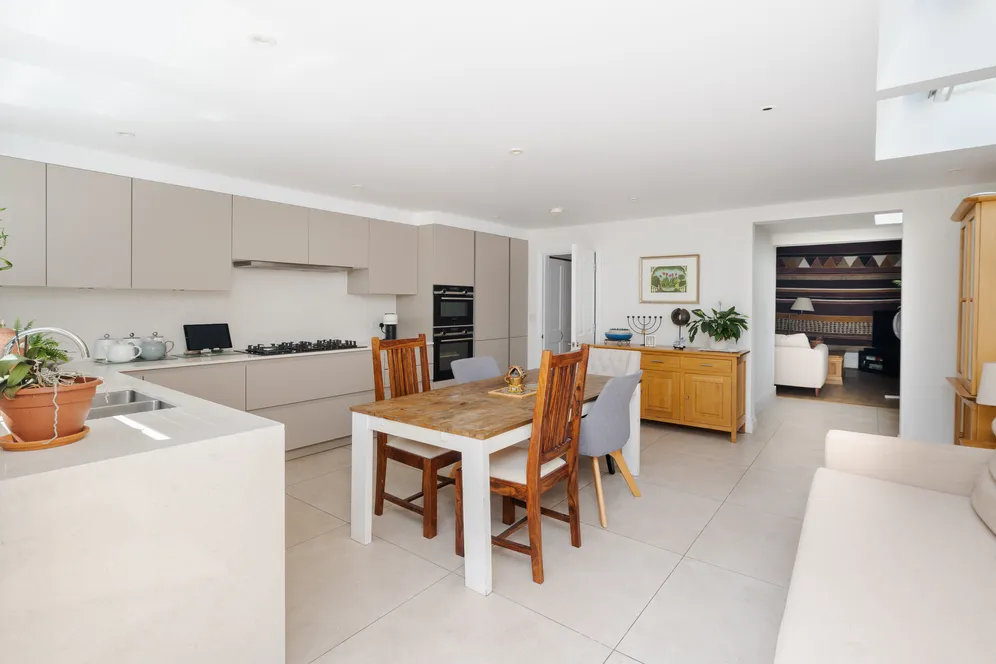 Dashwood Road, London, N8 photo 14