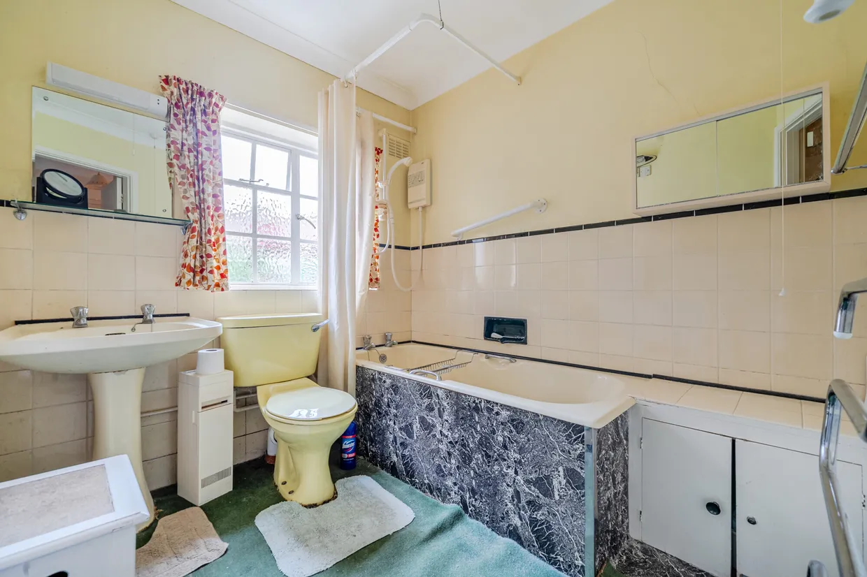 Oxford Street, Ramsbury, SN8 photo 9
