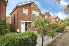 Lennon Close, Rugby