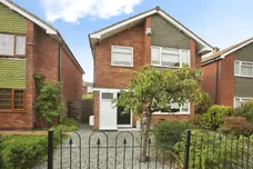 Lennon Close, Rugby
