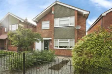 Lennon Close, Rugby
