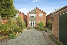Lennon Close, Rugby