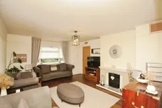 Lennon Close, Rugby