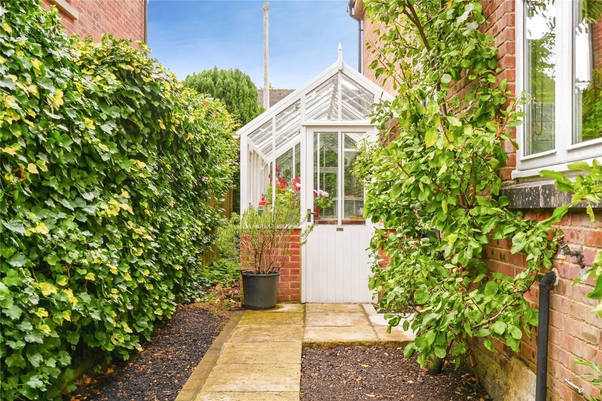 Avro Road, Upper Rissington, Cheltenham, Gloucestershire, GL54