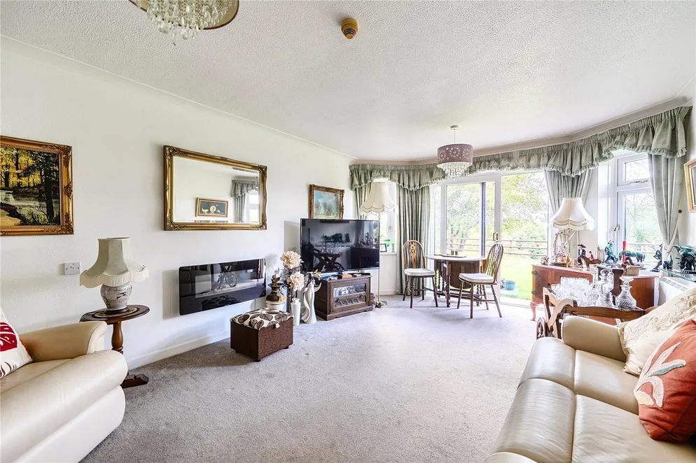 Property carousel item 4