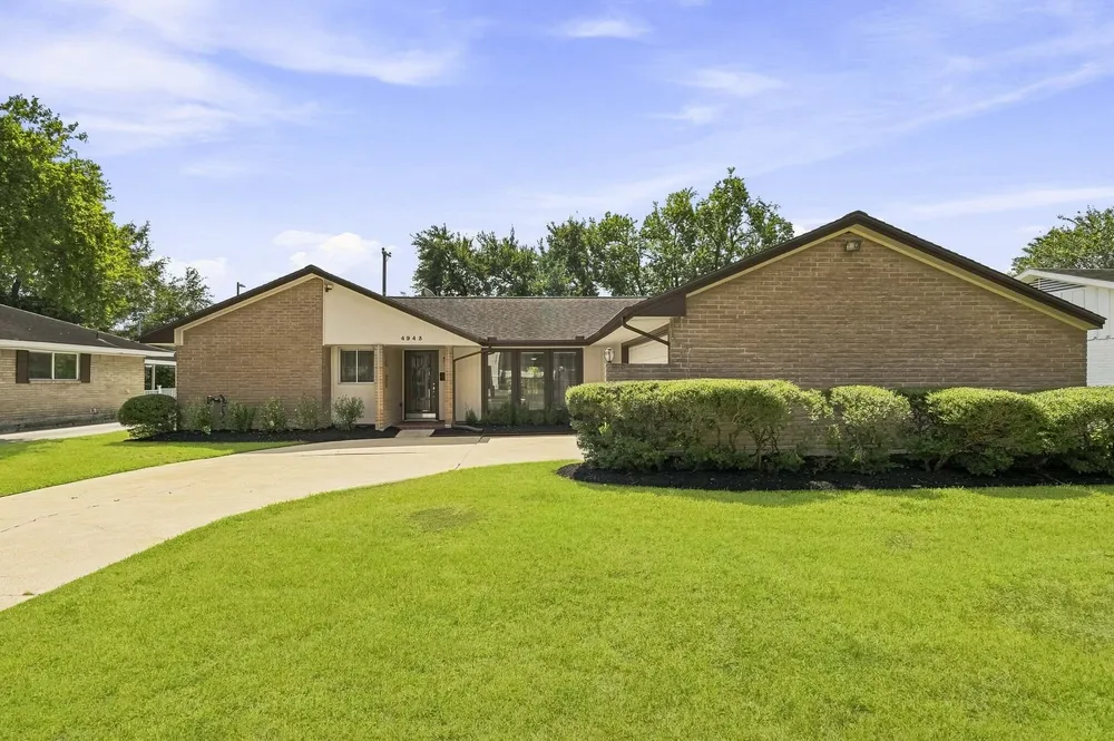 4943 Cheena Dr, Houston, TX 77096-4221